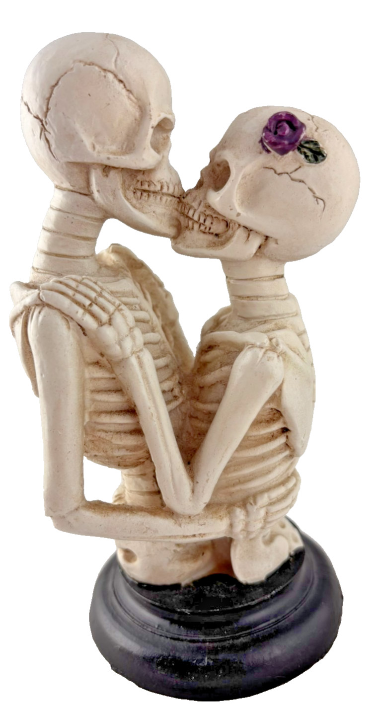 Ashland Halloween Kissing Skeleton Couple Figurine Gothic Love Resin Decor