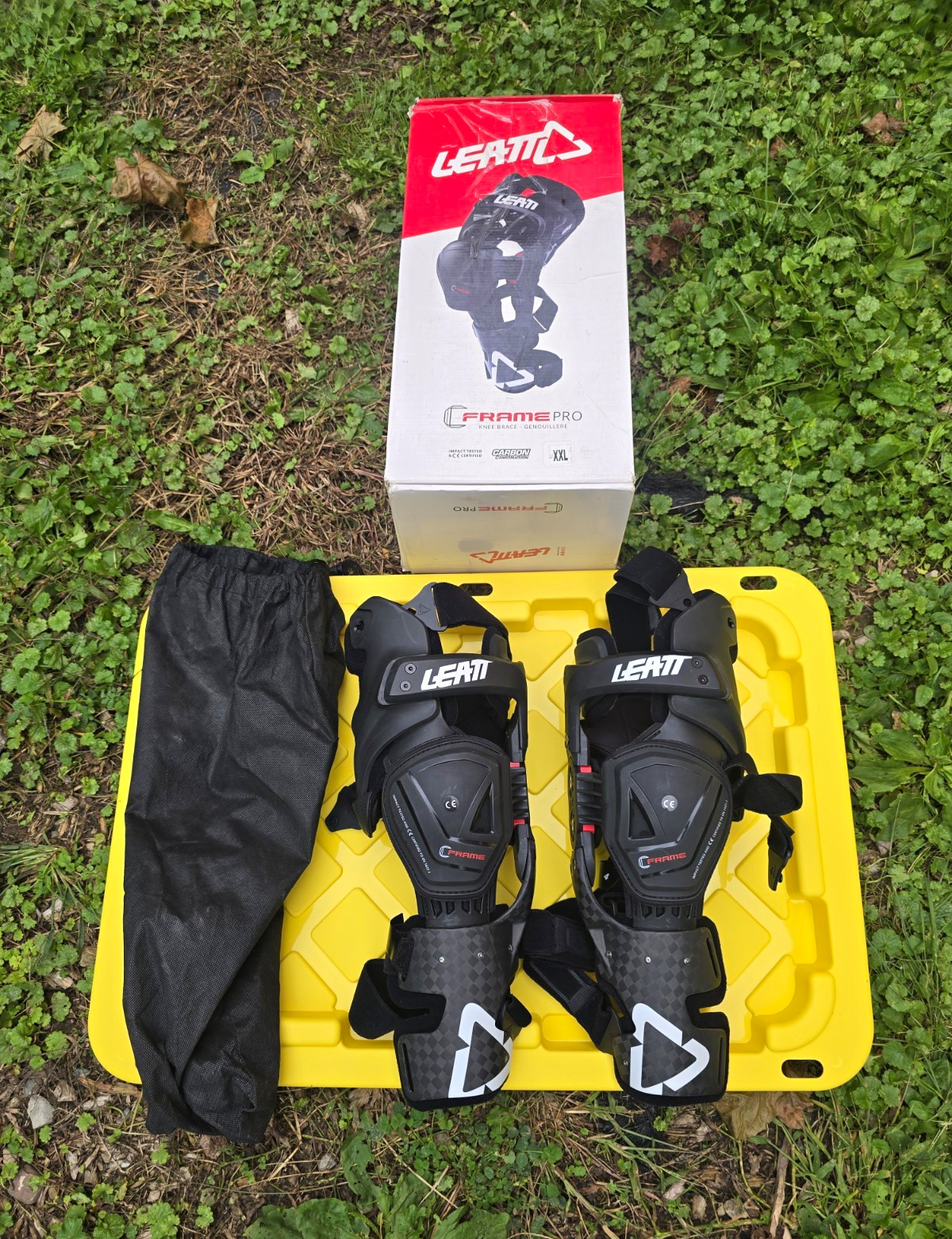 Leatt C-Frame Pro Carbon Pair Knee Braces Black Leatt C-Frame Pro Carbon Pair Knee Braces Black