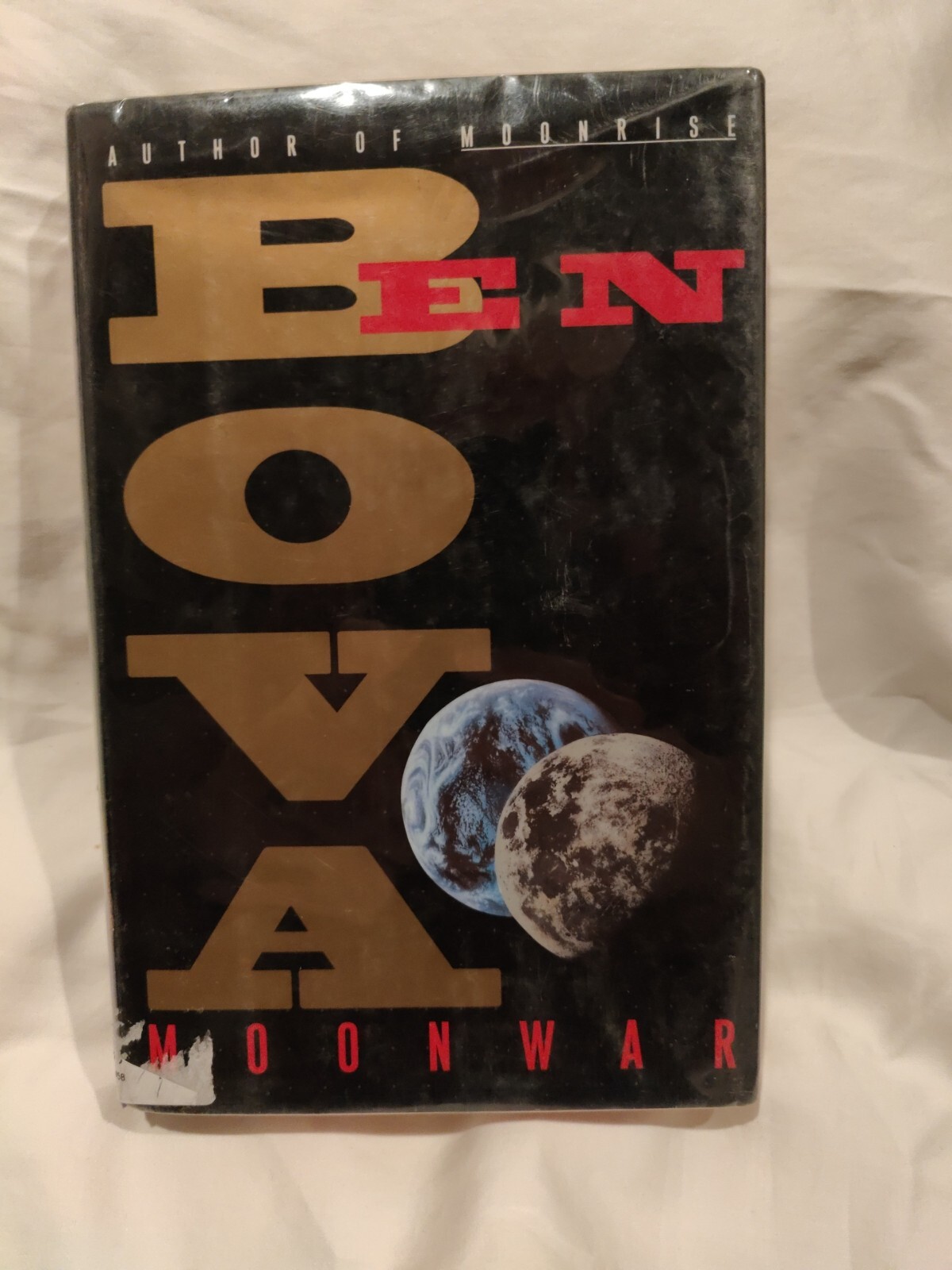 Moonwar, First Edition, by Ben Bova (1998, Hardcover) Moonwar, First Edition, by Ben Bova (1998, Hardcover)