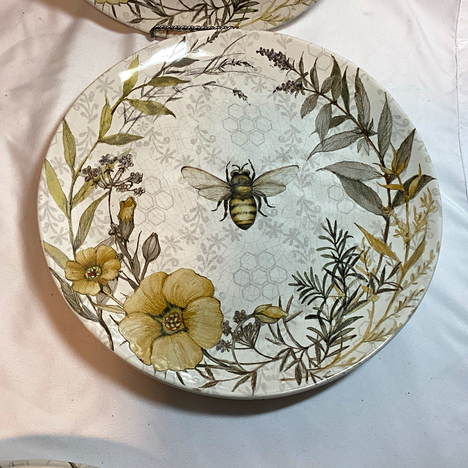 Certified International Susan Winget Bee Floral Dinner Plates Set Of 3 MW/DW Certified International Susan Winget Bee Floral Dinner Plates Set Of 3 MW/DW