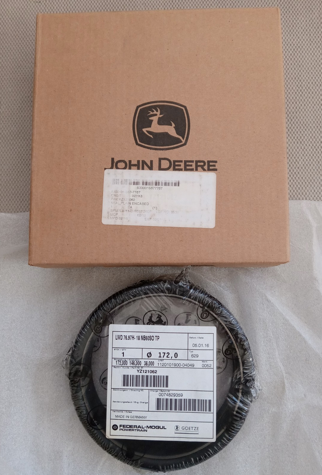 John Deere  - YZ121062 Seal - New O.E.M.