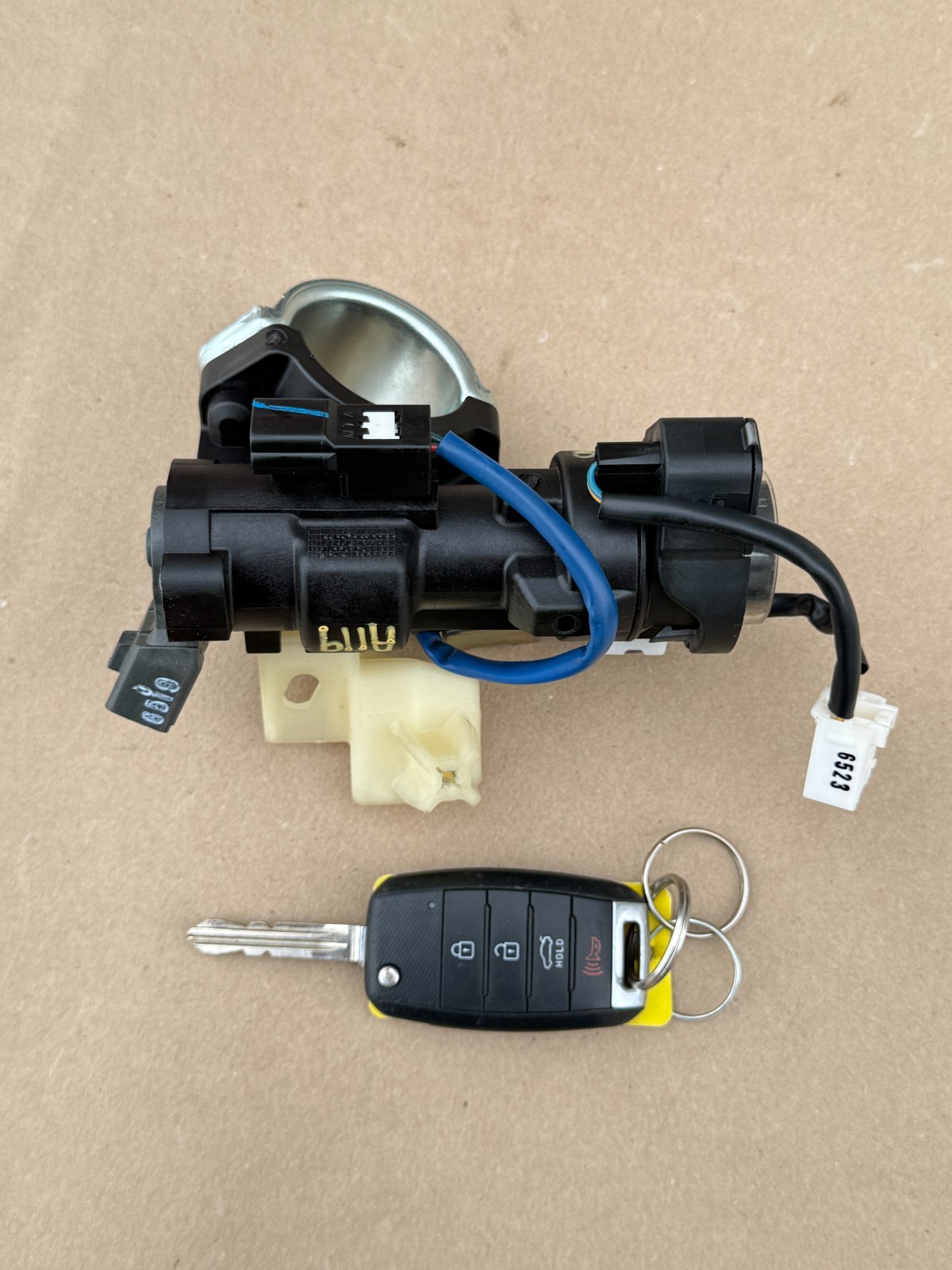 2014-2018 KIA FORTE IGNITION SWITCH LOCK CYLINDER W/ KEY OEM