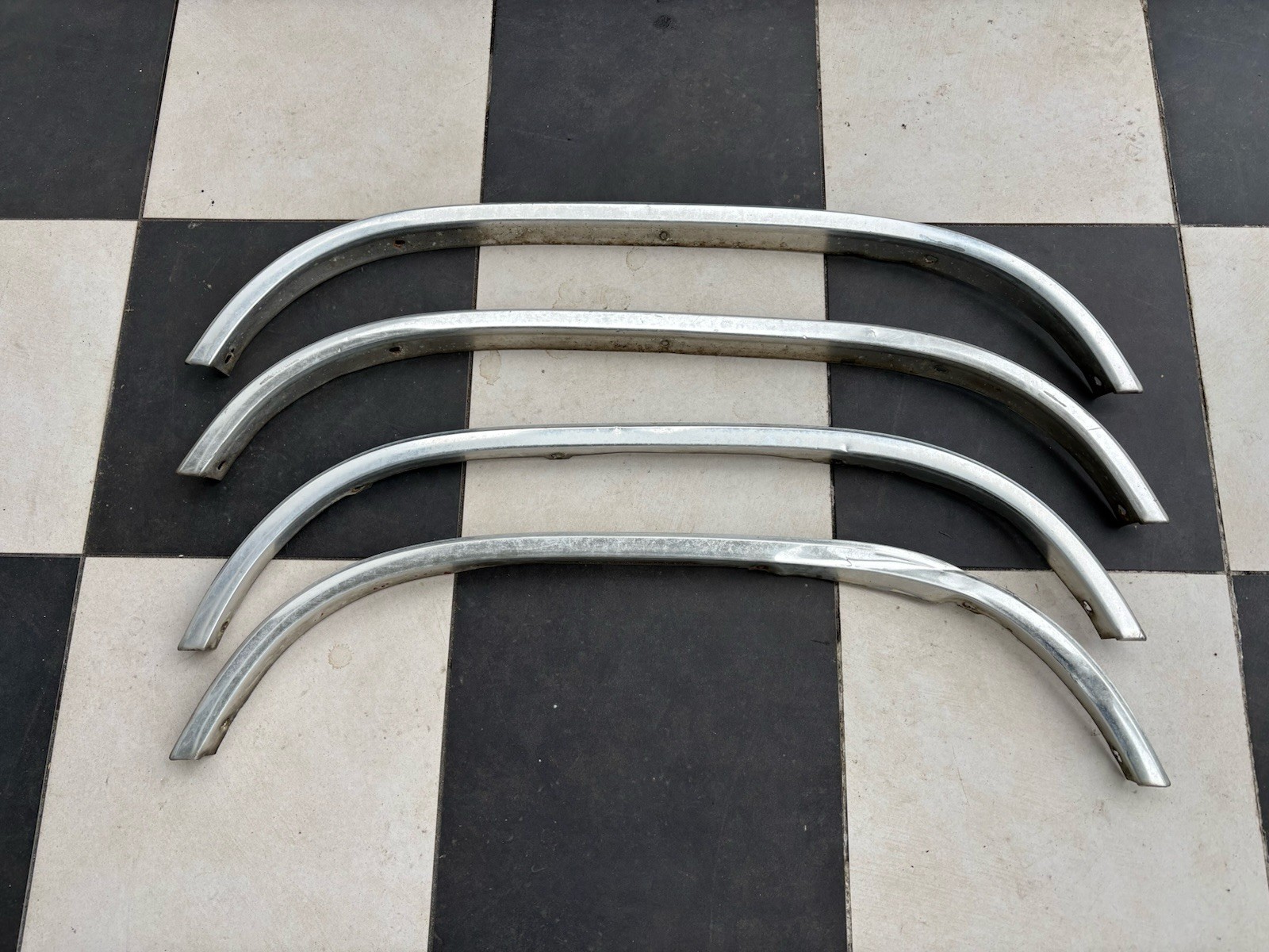 1981-1993 Dodge Ram D150 W150 Ramcharger Chrome Wheel Arch Molding Trim Truck 1981-1993 Dodge Ram D150 W150 Ramcharger Chrome Wheel Arch Molding Trim Truck