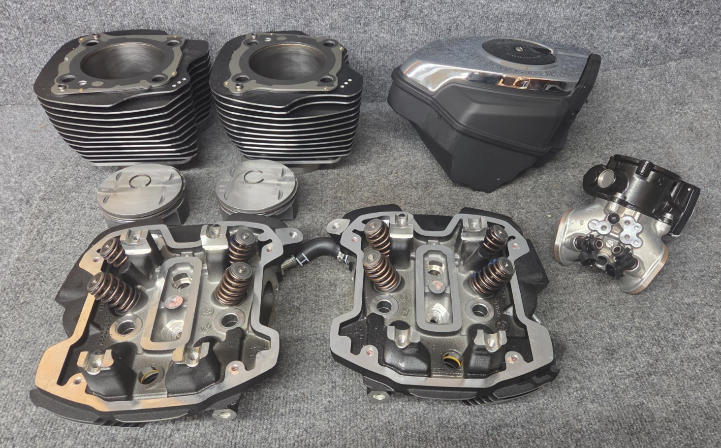 OEM HARLEY-DAVIDSON 24-25 MILWAKEE 8 HEADS, CYLINDERS, PISTONS & THROTTLE BODY