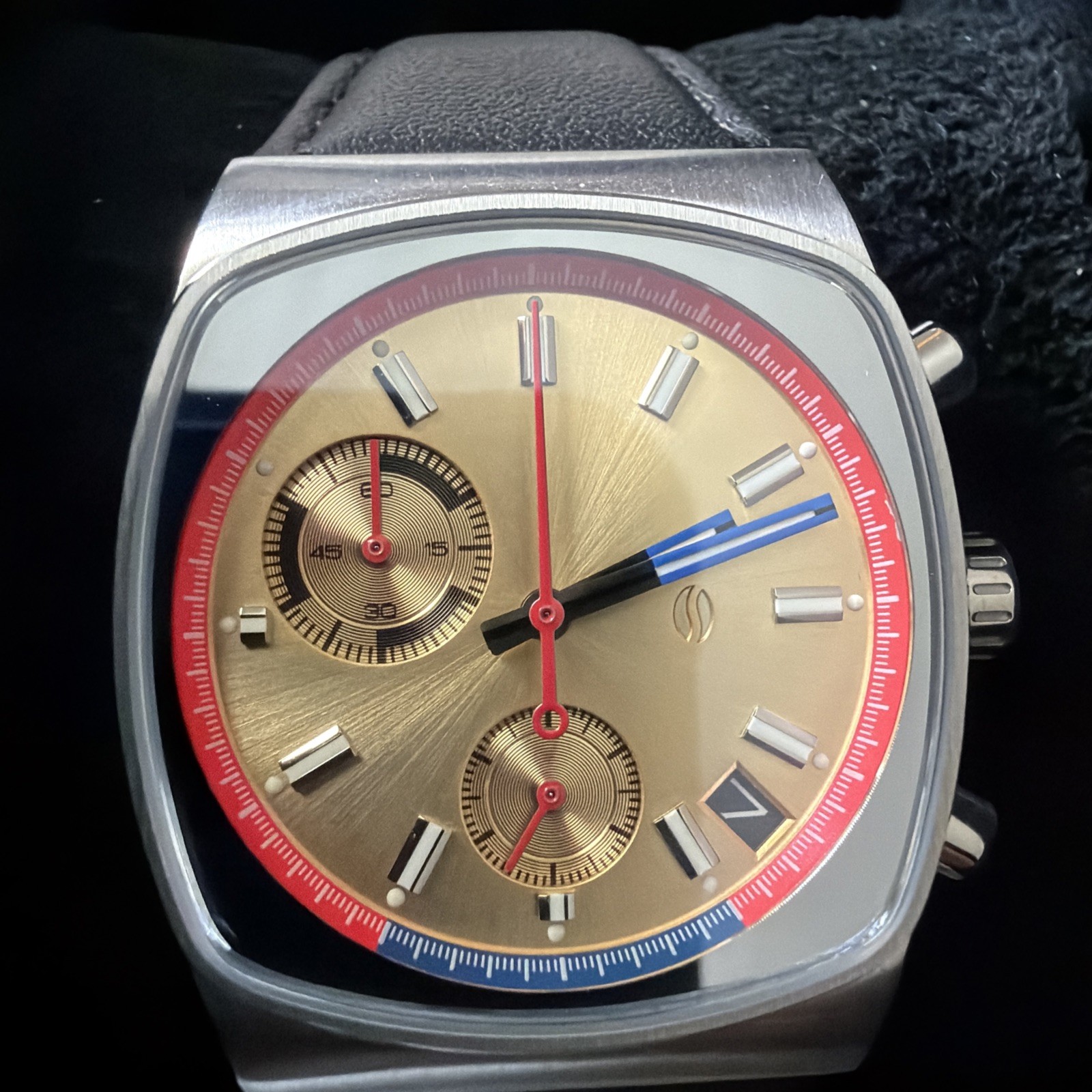 Brew Metric Star Chronograph – Gold Dial / Red & Blue – Full Set+Metal Bracelet