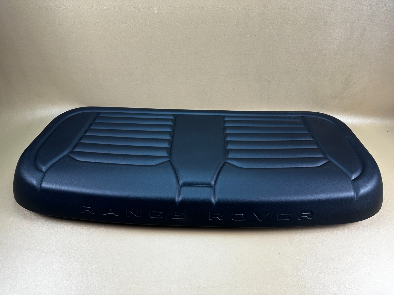 GENUINE 16-19 LAND RANGE ROVER EVOQUE TAILGATE EVENT SEAT PICNIC EXTRA CHAIR OEM GENUINE 16-19 LAND RANGE ROVER EVOQUE TAILGATE EVENT SEAT PICNIC EXTRA CHAIR OEM