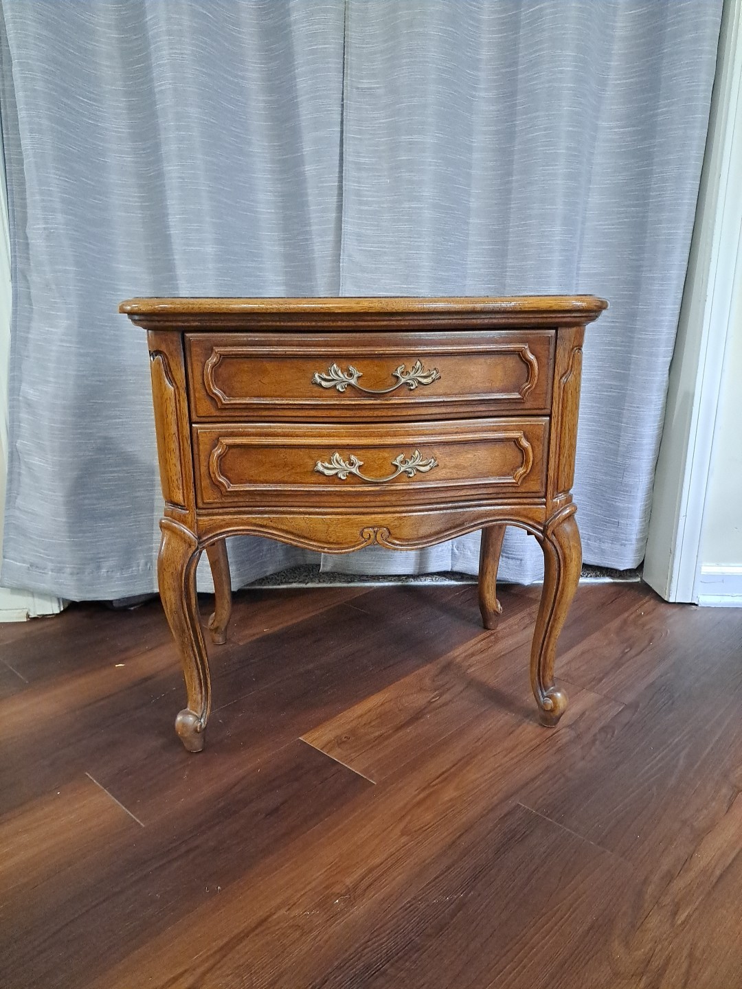 VTG Thomasville French Provincial Style Side/End Table 2 Drawers & Cabriole Legs