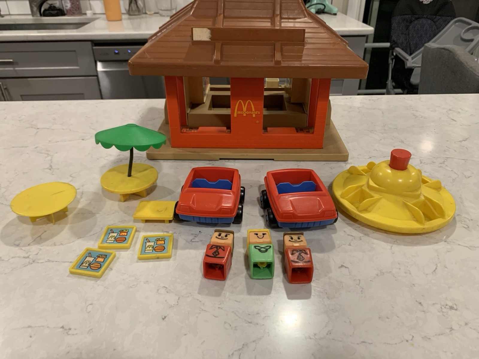 Vintage 1974 PLAYSKOOL Familiar Places #430 McDONALDS Playset Vintage 1974 PLAYSKOOL Familiar Places #430 McDONALDS Playset