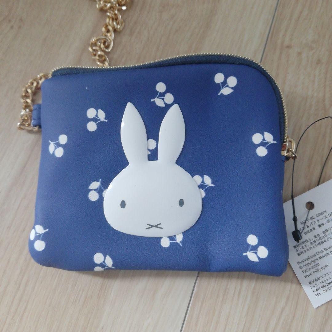 Dick Bruna Miffy Coin & Pass Case w/ Chain 10.5x8x1cm/4.13x3.14x0.39\