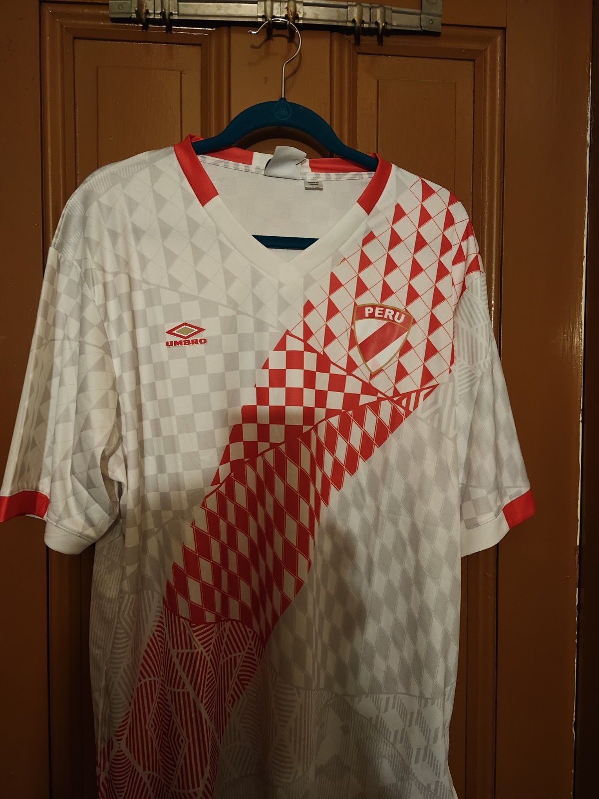 Umbro Peru National Team Soccer Jersey White Red Geometric Men’s XL NWT Umbro Peru National Team Soccer Jersey White Red Geometric Men’s XL NWT