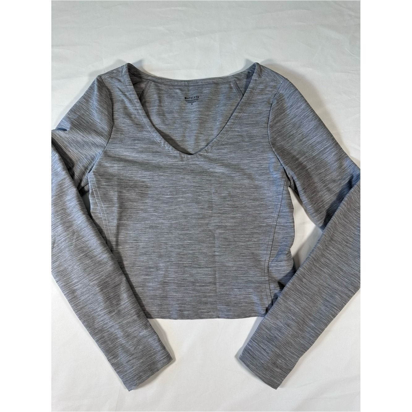Athleta Gray V-Neck Long Sleeve Cropped Top Yoga Athleisure Slim Fit Size M