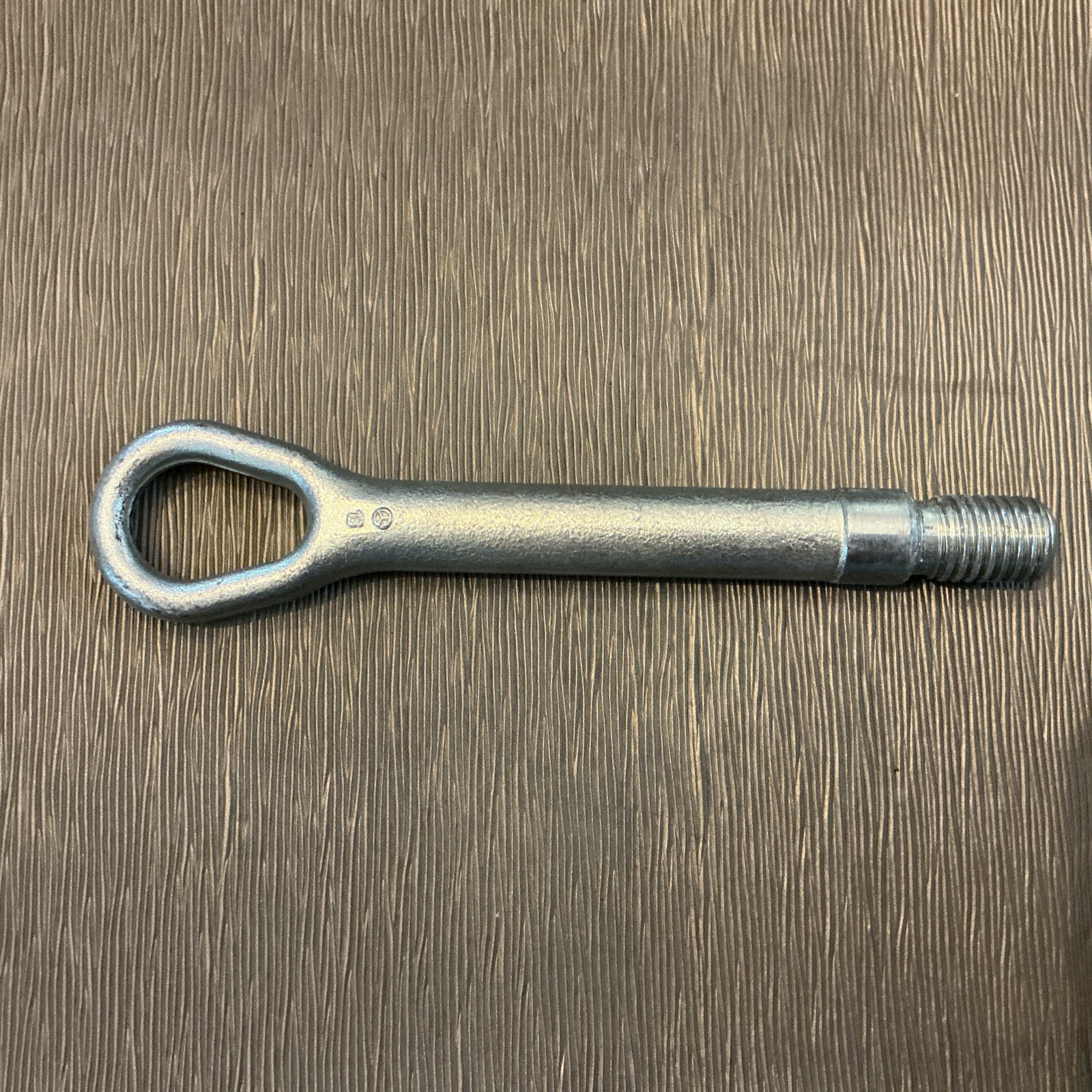 14-19 MERCEDES CLA250 C117 TOW HOOK TOOL TOWING EYE USED OEM 14-19 MERCEDES CLA250 C117 TOW HOOK TOOL TOWING EYE USED OEM