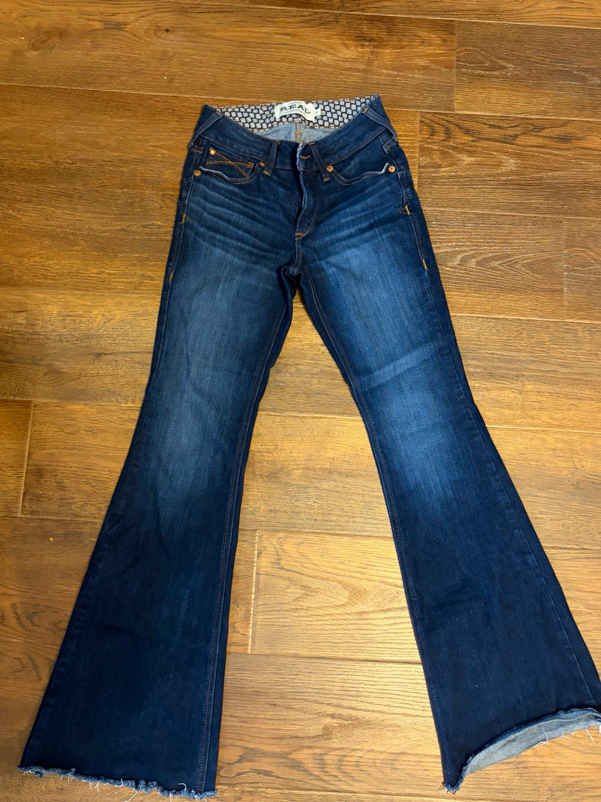Ariat Women’s Flare Jeans Dark Wash Solid Blue Denim Mid Rise Size 27L Ariat Women’s Flare Jeans Dark Wash Solid Blue Denim Mid Rise Size 27L