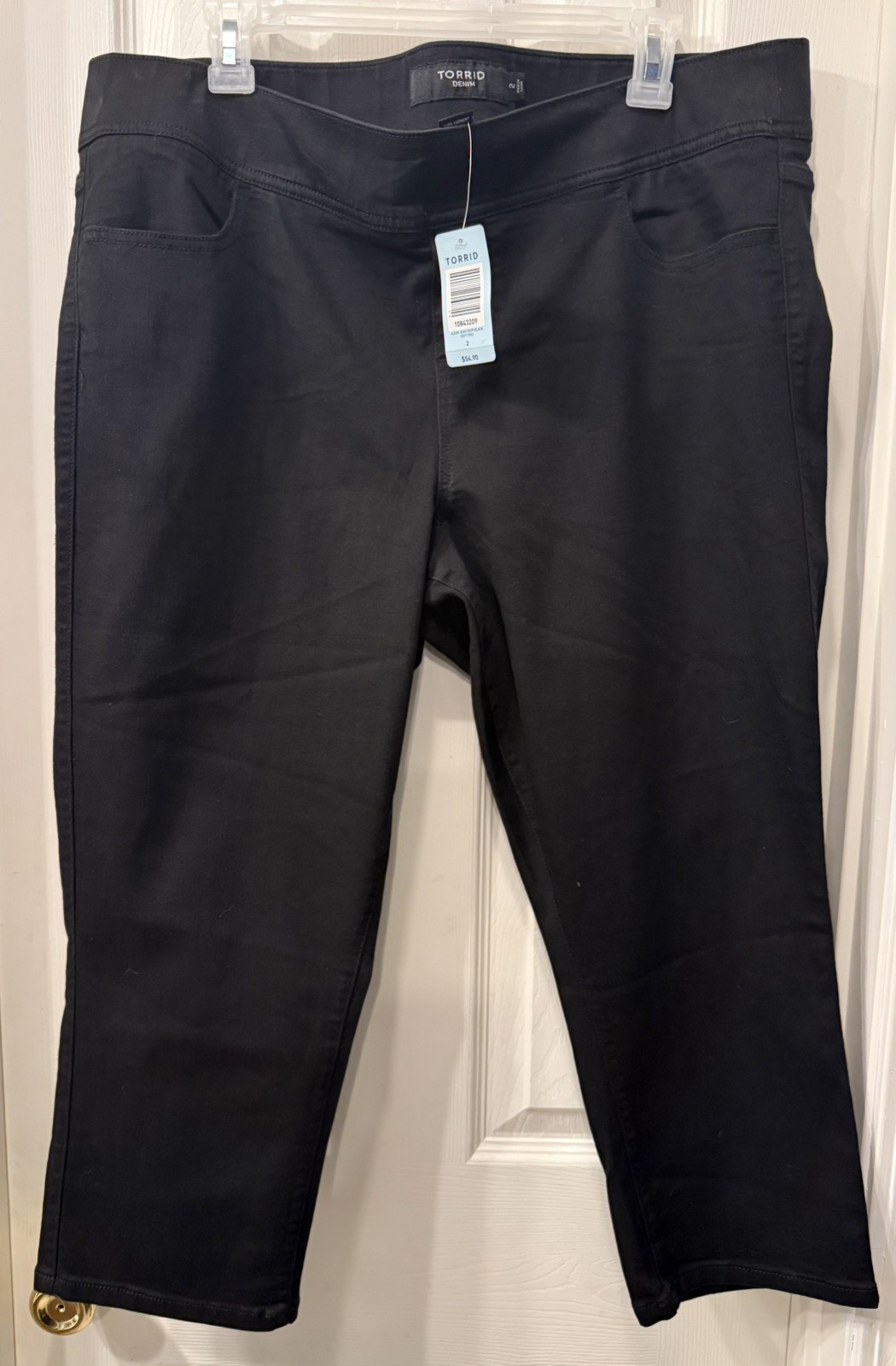 NWT Torrid Crop Jean Size 2 Black Lean Jean Plus Pull On NWT Torrid Crop Jean Size 2 Black Lean Jean Plus Pull On