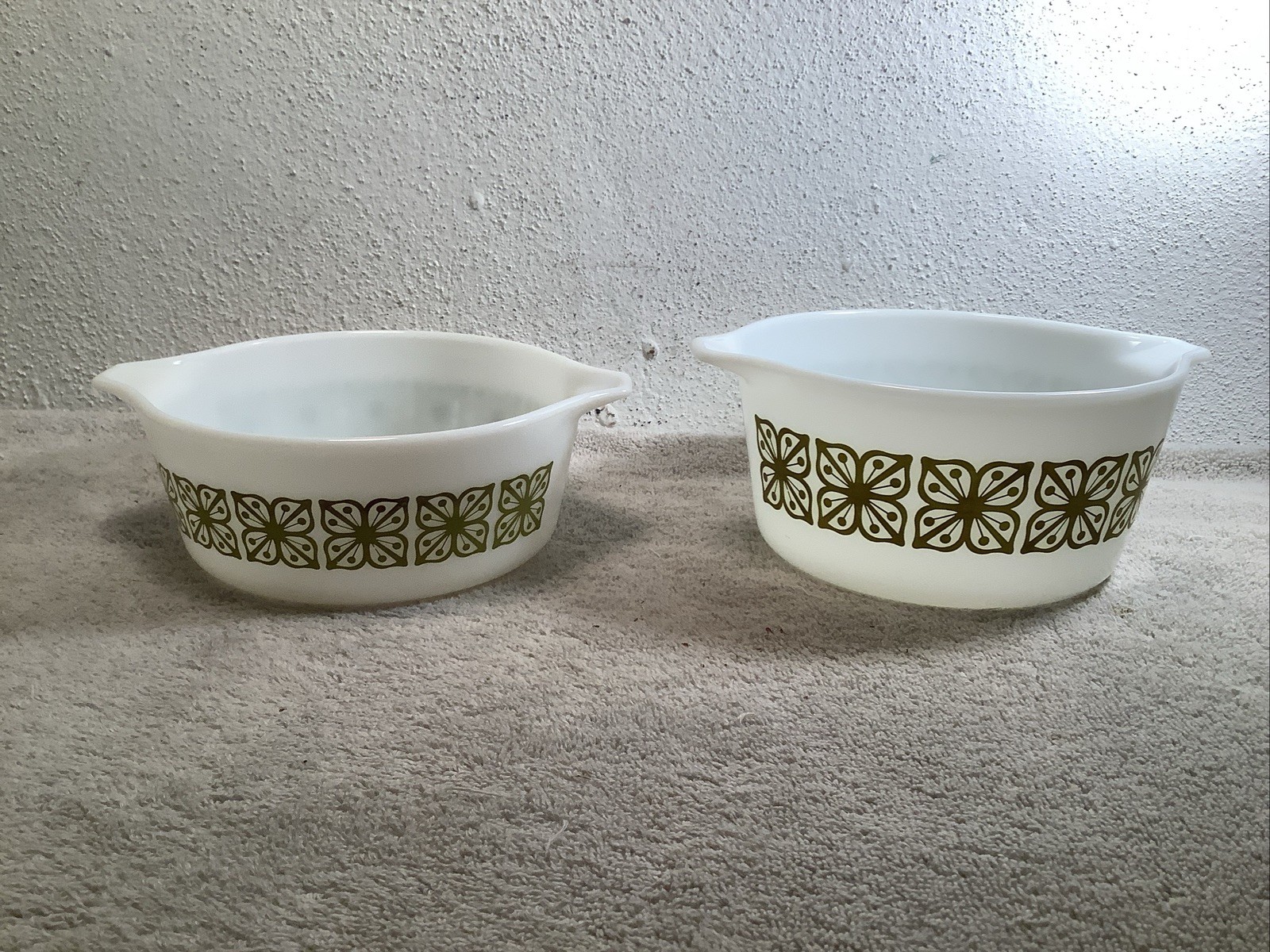 2 Pyrex White Verde Green Square Casserole Dishes #473, 472-1 - 1.5QT /1.5 PT 2 Pyrex White Verde Green Square Casserole Dishes #473, 472-1 - 1.5QT /1.5 PT
