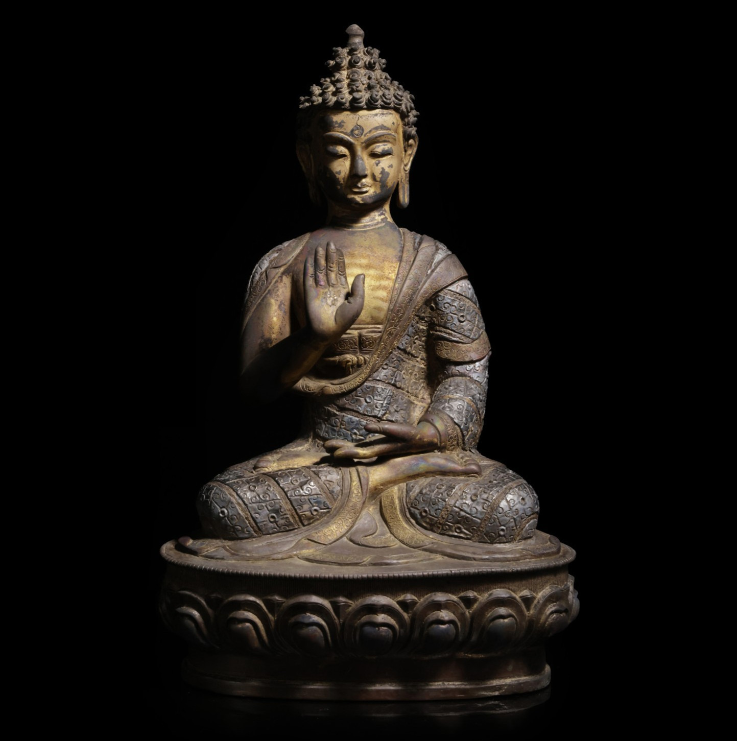 Ming-Qing Period Tibetan Silver-Accented Gilt Bronze Seated Buddha Statue 2.7kg Ming-Qing Period Tibetan Silver-Accented Gilt Bronze Seated Buddha Statue 2.7kg