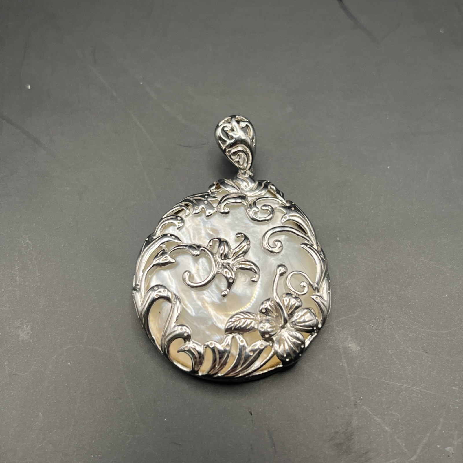 JTV Mother of Pearl Sterling Pendant Flower JTV Mother of Pearl Sterling Pendant Flower