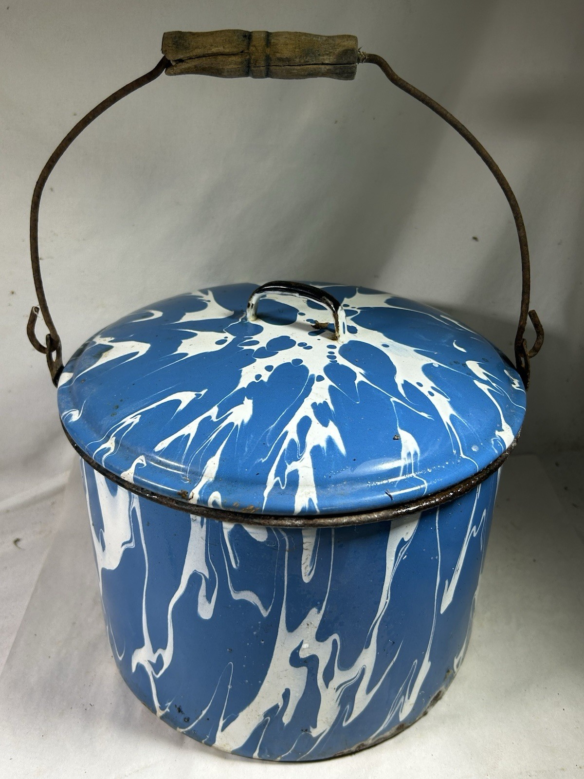 VTG Antique Blue Graniteware Bucket with Lid & Wood Handle 8.5