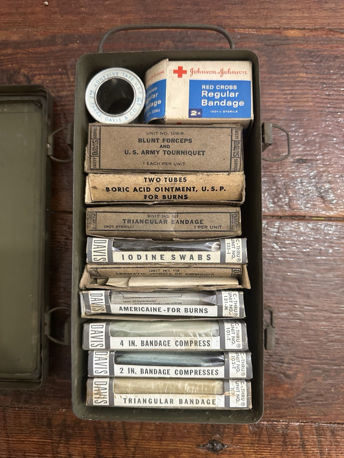 Antique Davis Emergency Equipment Co First Aid Kit 1940s Military WWII Jeeps Antique Davis Emergency Equipment Co First Aid Kit 1940s Military WWII Jeeps