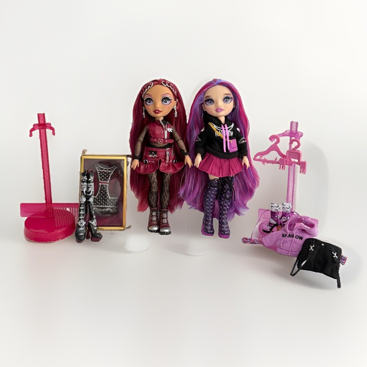 Rainbow High Mila Berrimore & Emi Vanda Doll Complete Outfits Shoes Stand MGA