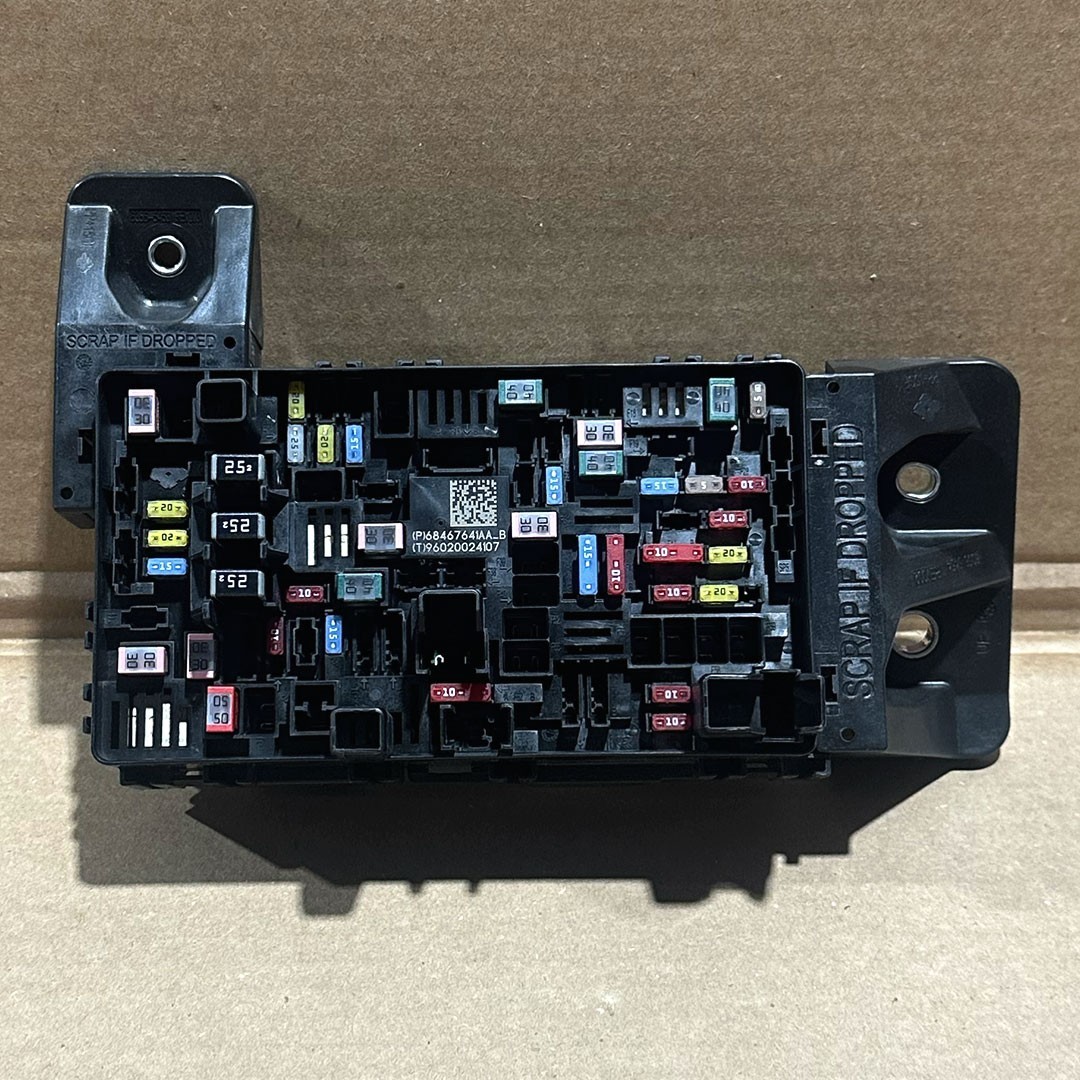 NEW OEM 2020-2024 Ram 1500 Power Distribution Center - Mopar (68467641AA) NEW OEM 2020-2024 Ram 1500 Power Distribution Center - Mopar (68467641AA)