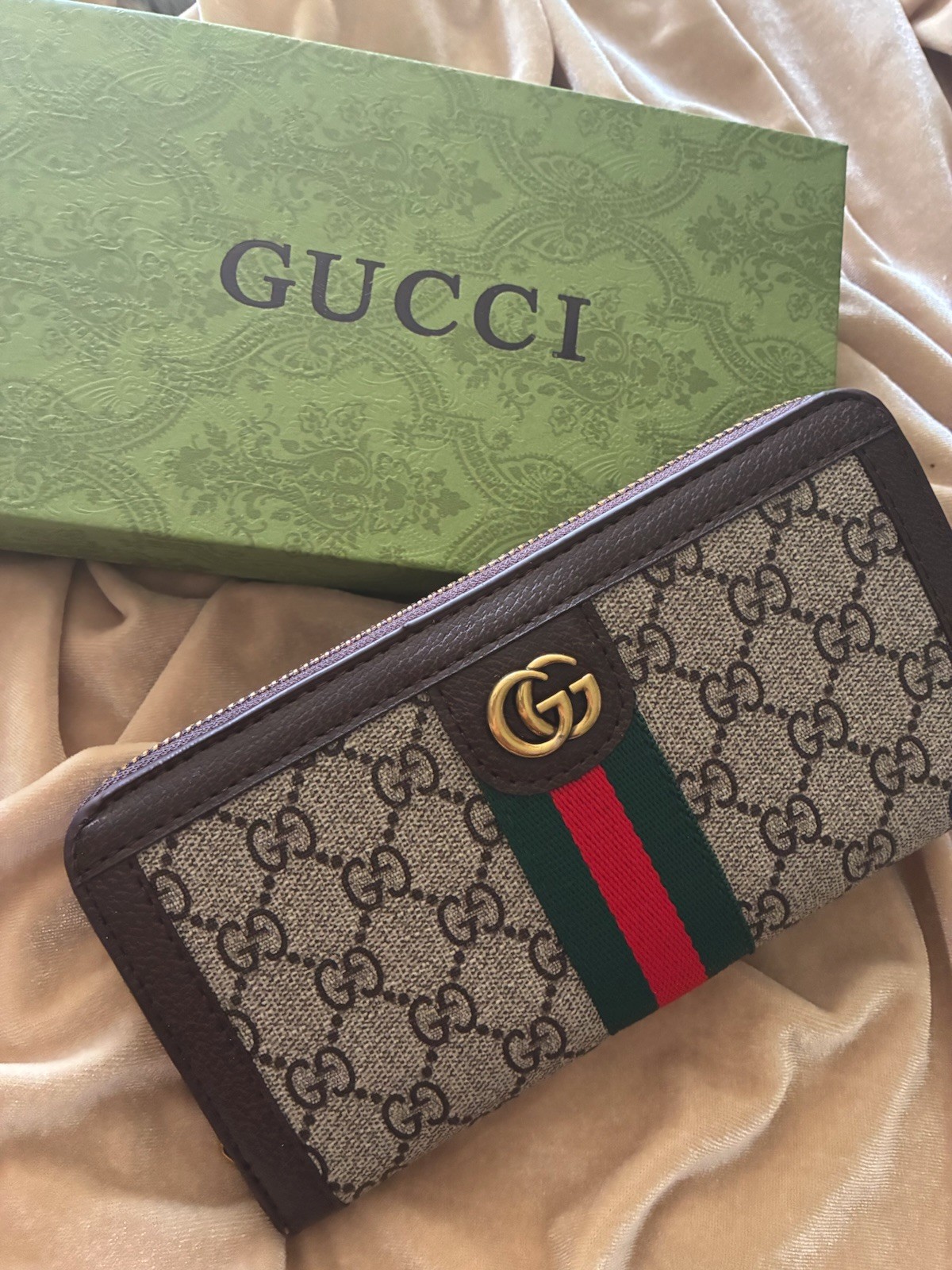 Gucci woman Wallet brown monogram gold logo envelope Zip Around Gucci woman Wallet brown monogram gold logo envelope Zip Around