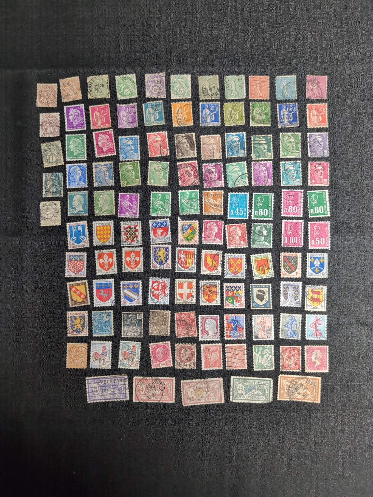 France Over 100 French Definitive Stamps, All Different, Used Lot 094