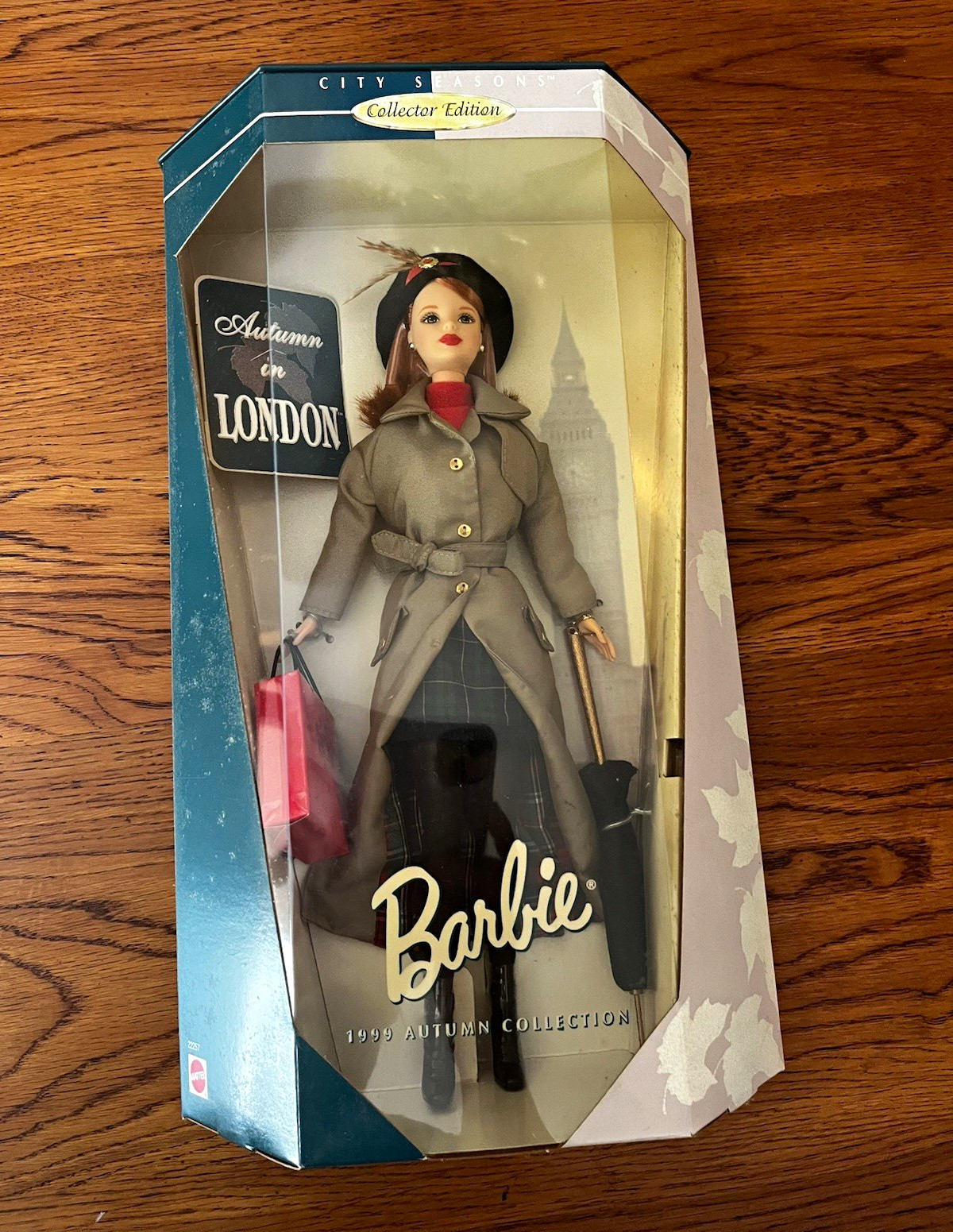 Barbie City Seasons Collector Edition Autumn in London Doll 1999 MPN 17648
