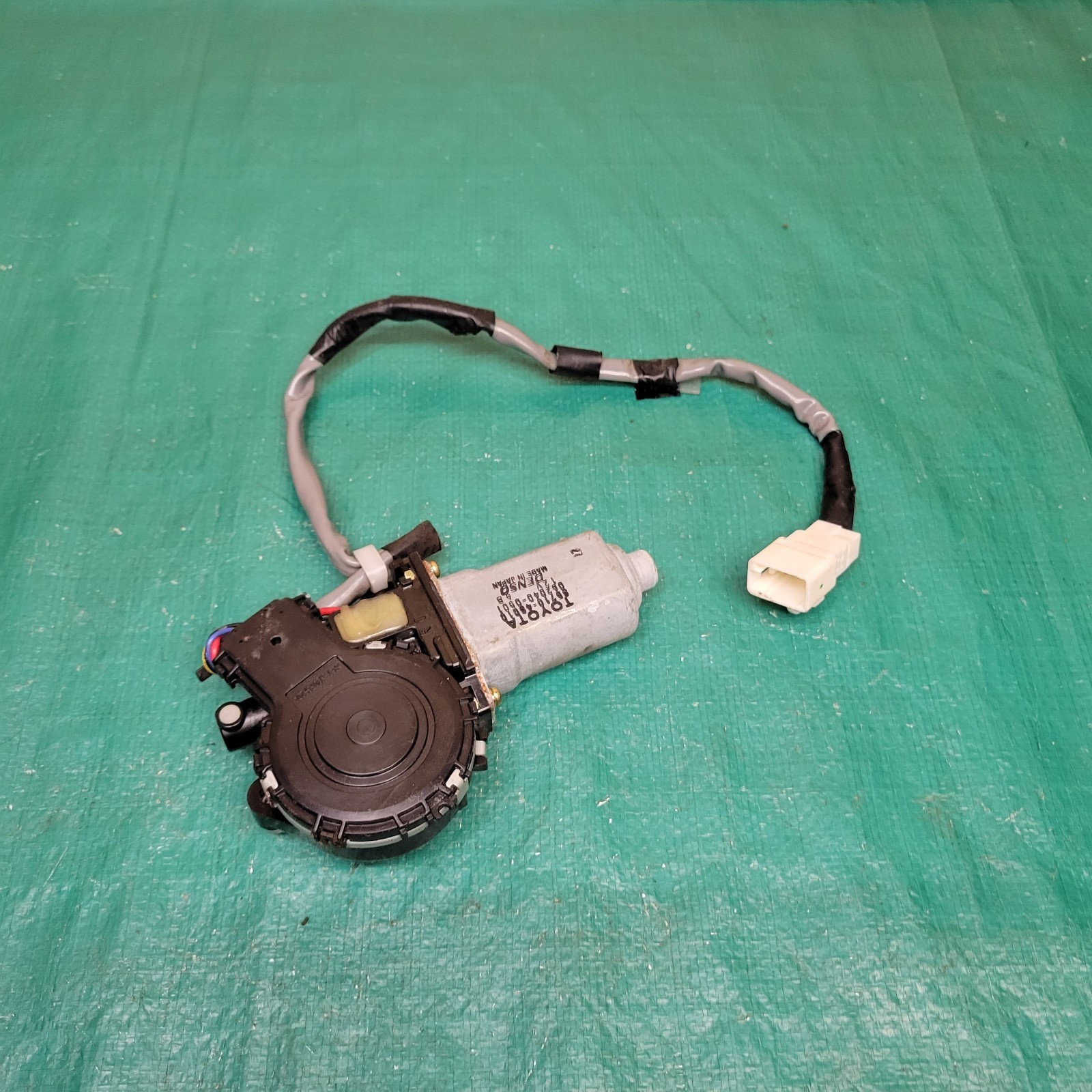 1999-2003 Lexus RX300 Right Passenger Front Window Motor OEM 85710-48010