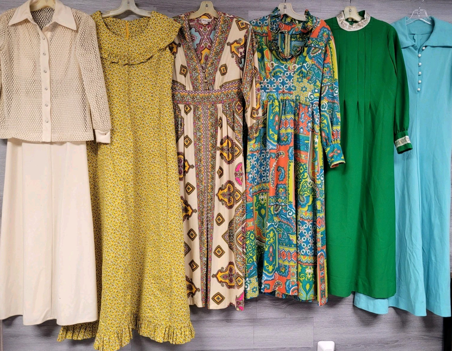 WOMENS LOT OF 23 VINTAGE DRESSES 50s 60s 70s BOHO VELVET LAME PSYCHEDELIC MAXI
