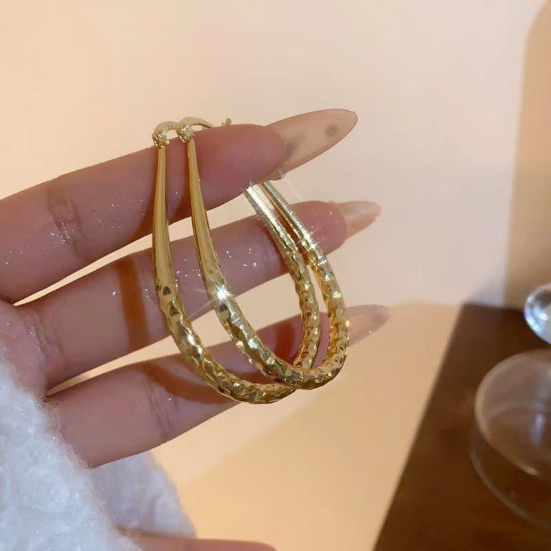 14K Real Solid Yellow Gold Diamond Cut Teardrop Hoop Earrings 14K Real Solid Yellow Gold Diamond Cut Teardrop Hoop Earrings