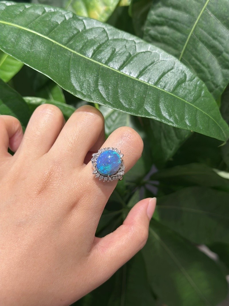 7.19ct Australian Black Opal Ring - Platinum Setting - GIA Certified Statement 7.19ct Australian Black Opal Ring - Platinum Setting - GIA Certified Statement