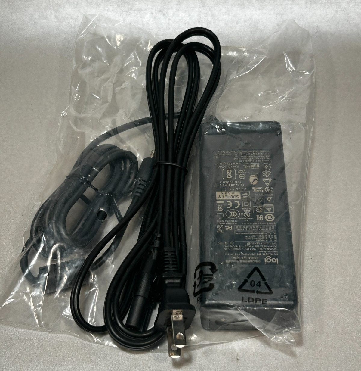 NEW GENUINE LOGITECH RALLY CAMERA SWITCH HUB DSA-90PFE 24 2 240375 24V 3.75A 90W