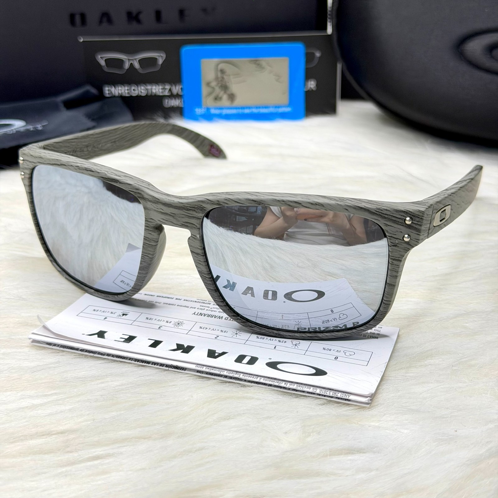 NEW Oakley Holbrook Polarized Sunglasses Wood Grain Frame Silver Mirror Lens UV