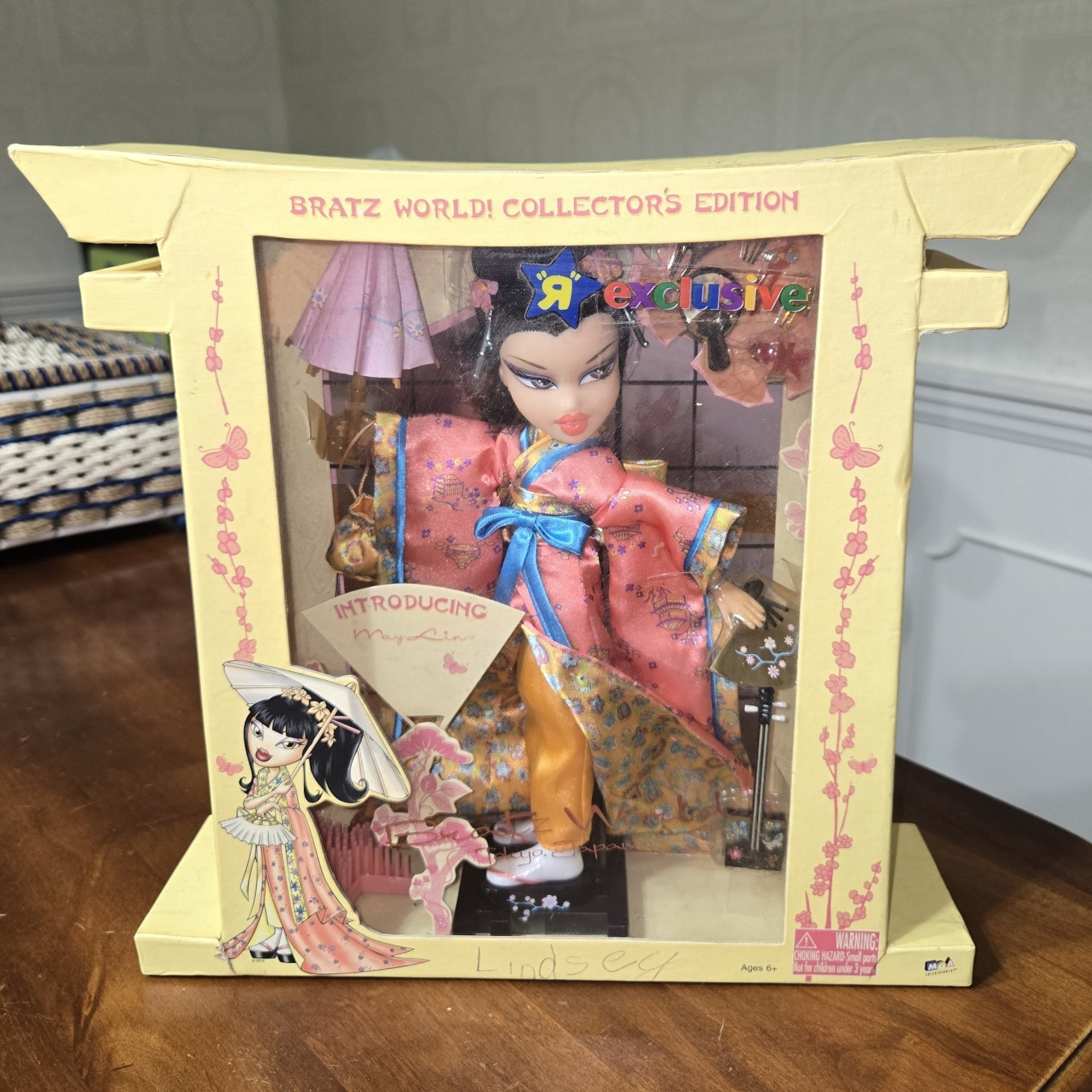 Bratz World Collector\'s Edition Tokyo Japan May Lin Toys R Us Exclusive - READ