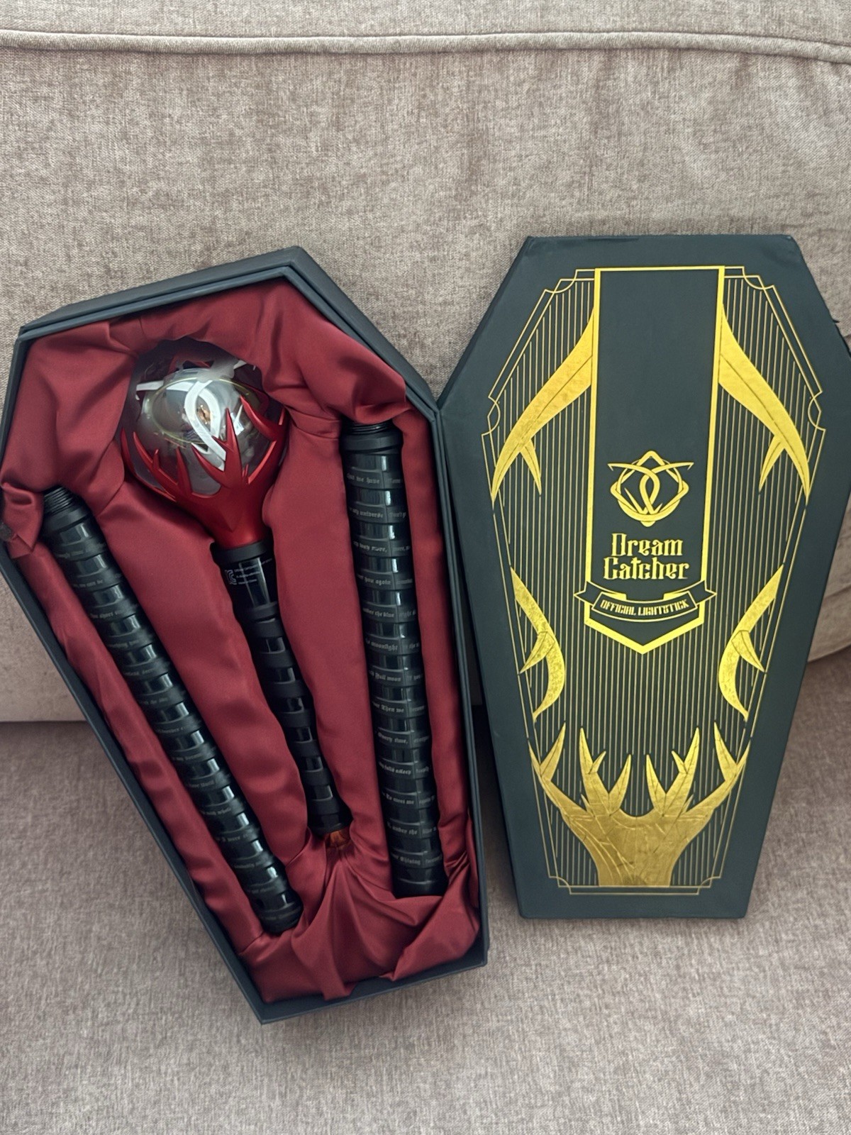 드림캐쳐 DREAMCATCHER Official Lightstick Ver. 1 w/ Original Box, Strap, Charger