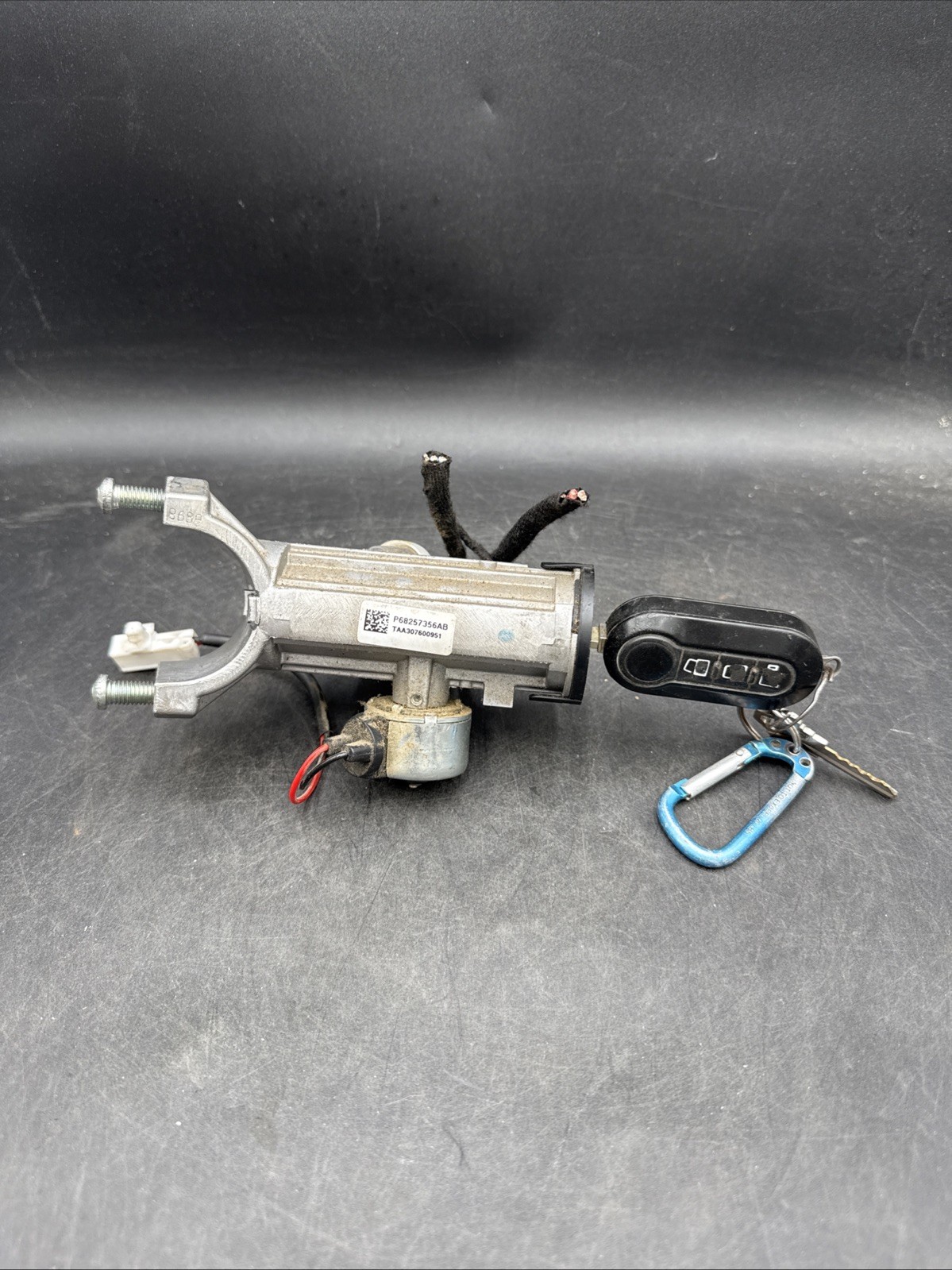 2015-2022 RAM PROMASTER 2500 IGNITION SWITCH LOCK CYLINDER W/KEY OEM P68257356AA 2015-2022 RAM PROMASTER 2500 IGNITION SWITCH LOCK CYLINDER W/KEY OEM P68257356AA