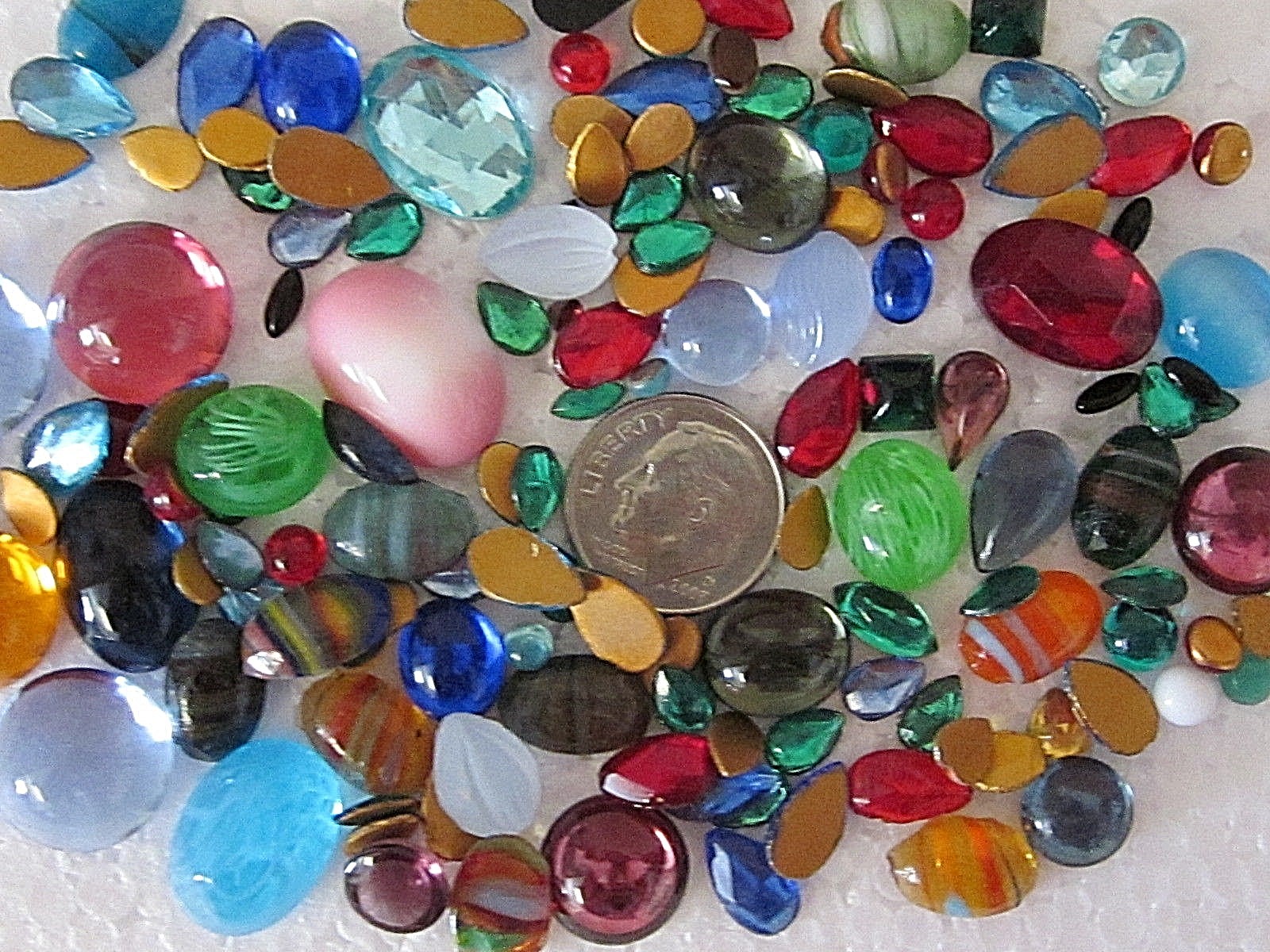 100 VTG GLASS FLAT-BACKS CABACHONS & BOMBE LOOSE LOT JEWELRY REPAIR CRAFTS MIX