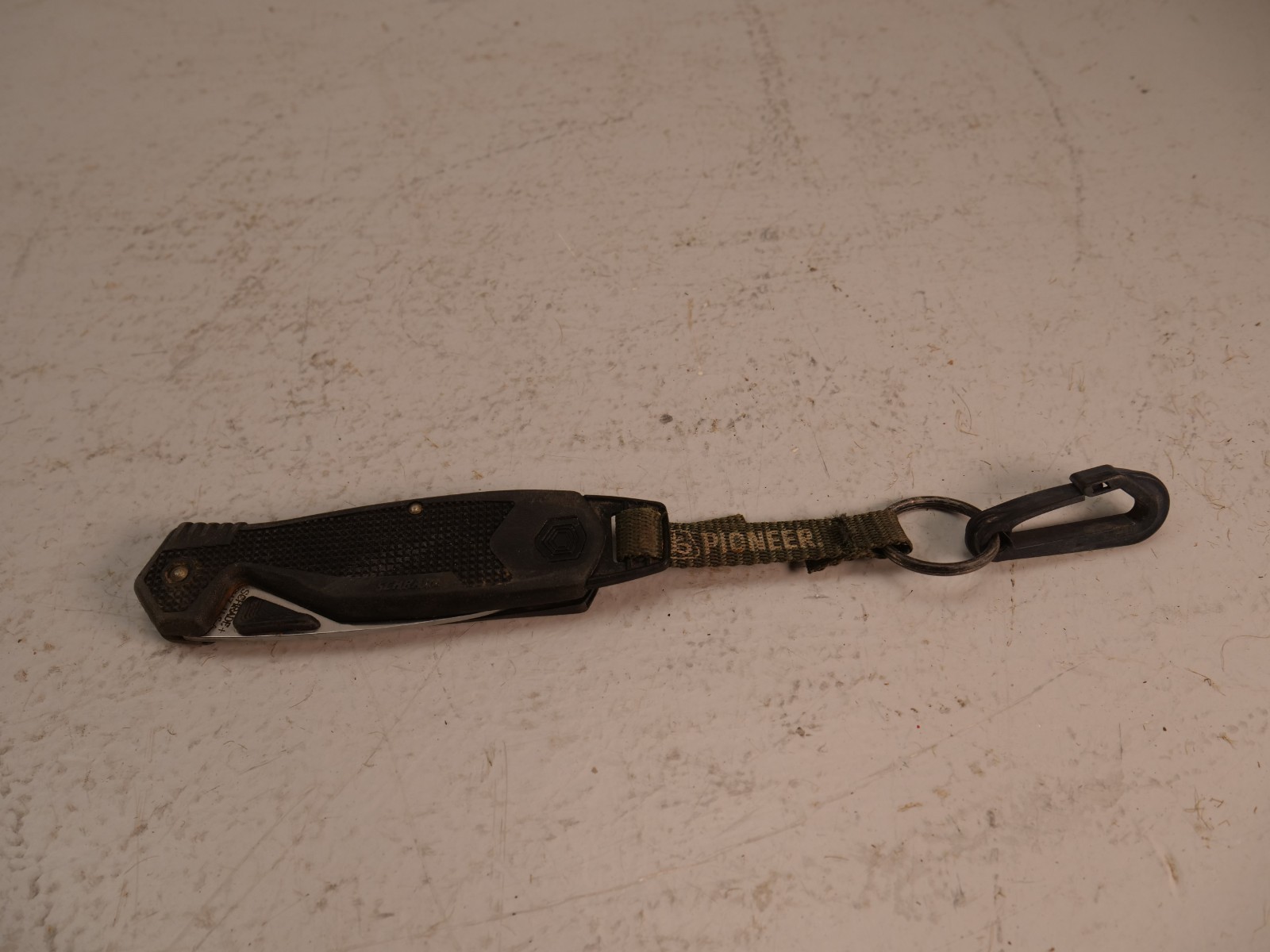 PIONEER SEED Schrade CH7 Viper Clip-It Pocket Knife with Lanyard PIONEER SEED Schrade CH7 Viper Clip-It Pocket Knife with Lanyard