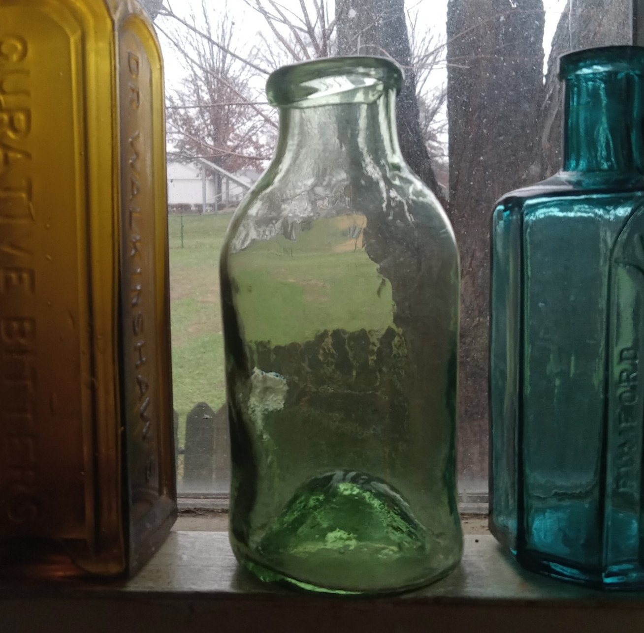 1790s EARLY FREE BLOWN GREEN NEW ENGLAND CYLINDER SNUFF OR UTILITY BOTTLE CRUDE