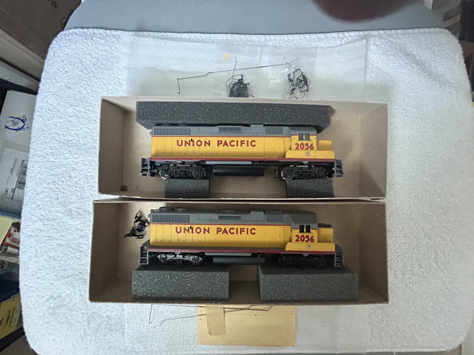 2x Athearn Blue Box HO Union Pacific GP38-2 #2056 Powered Pair - LNIB New 2x Athearn Blue Box HO Union Pacific GP38-2 #2056 Powered Pair - LNIB New