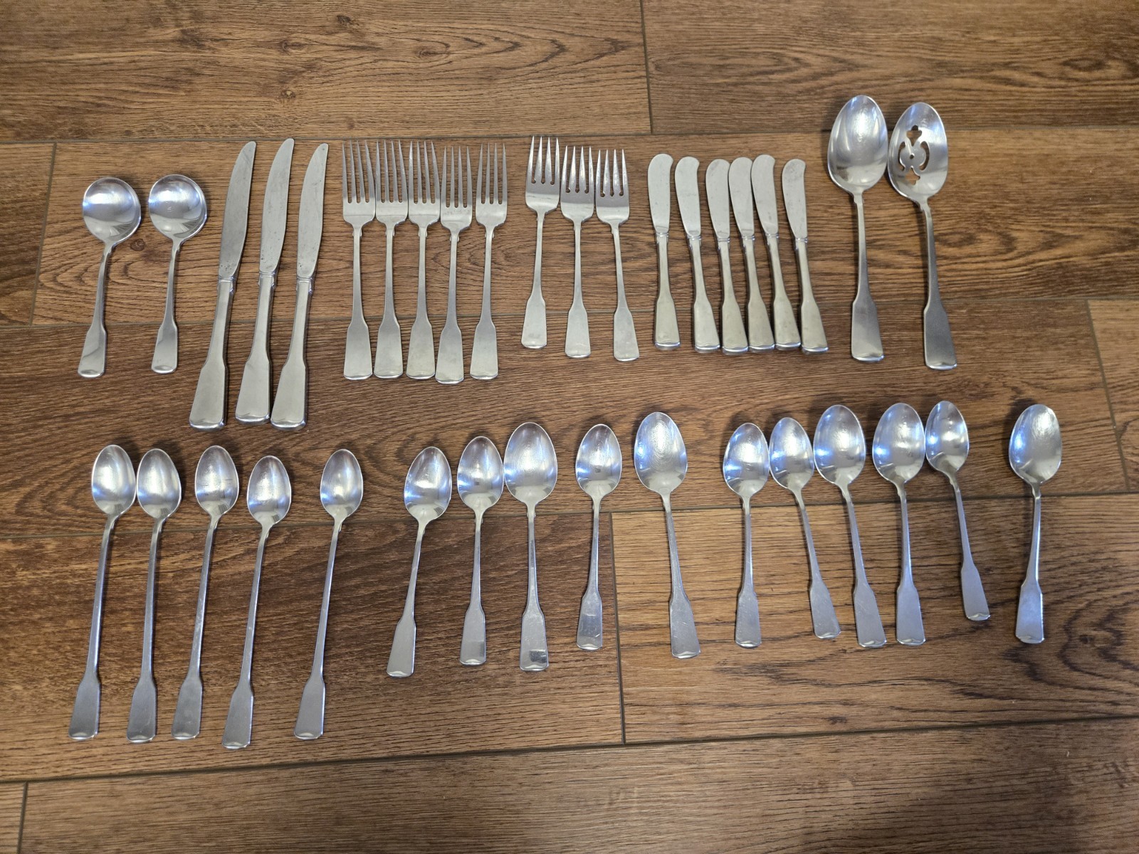 Oneida Heirloom American Colonial Stainless Flatware 37 Pc Cube 3 Place Set Plus Oneida Heirloom American Colonial Stainless Flatware 37 Pc Cube 3 Place Set Plus