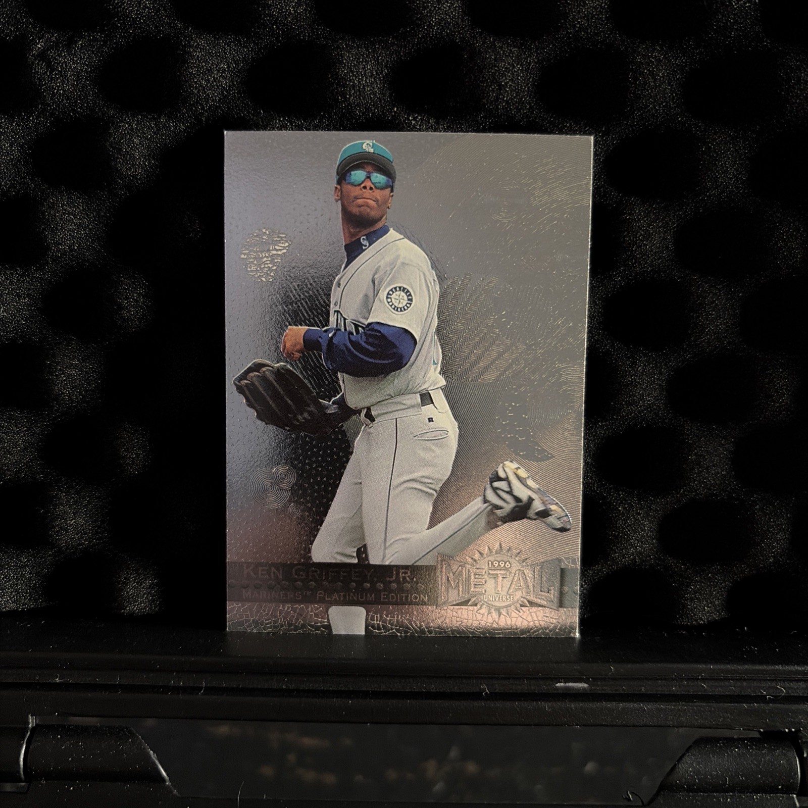 1996 Fleer/SkyBox Metal Universe Platinum Ken Griffey Jr Mariners #107 1996 Fleer/SkyBox Metal Universe Platinum Ken Griffey Jr Mariners #107