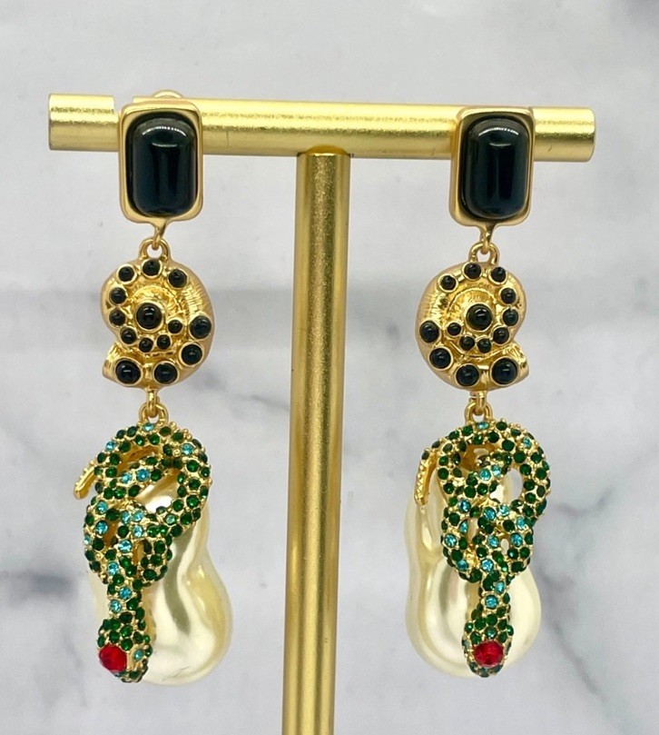 SCHIAPARELLI Water Pearl Rhinestone Pendant Earrings - Pre owned / MC6132