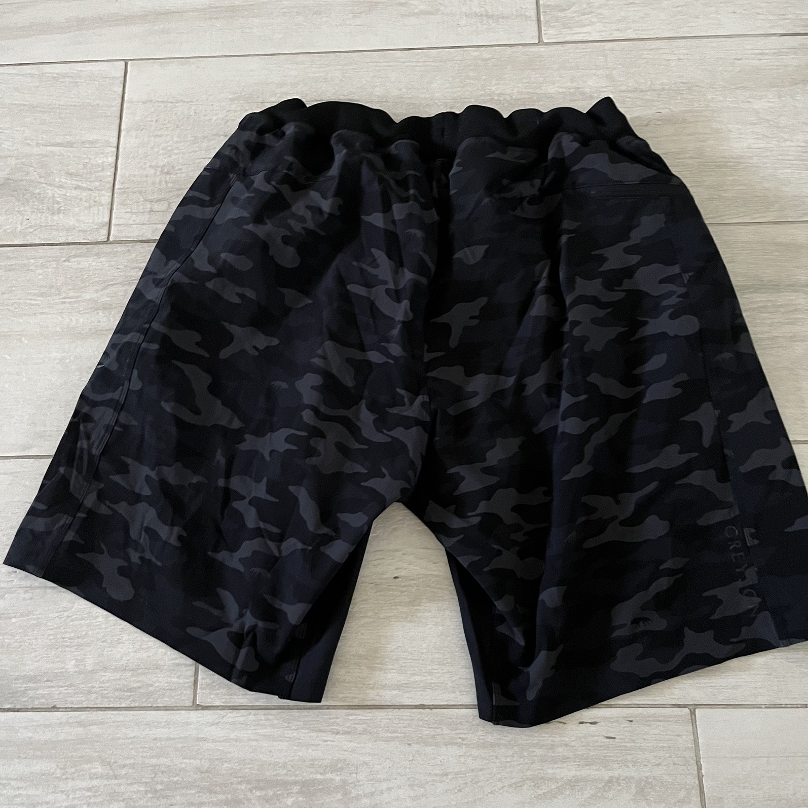 Greyson Shorts Mens Gray Camo Wolf Fulton Sz Large Workout Athletic Gym Training
