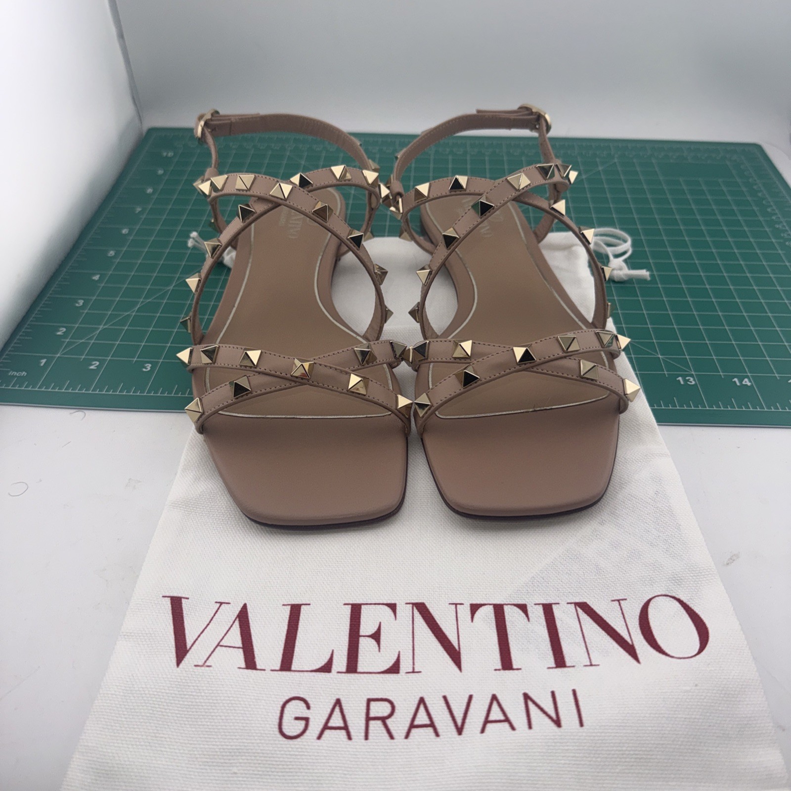 Valentino Garavani Rockstars Flat Sandals Size 38.5 - Nude-
