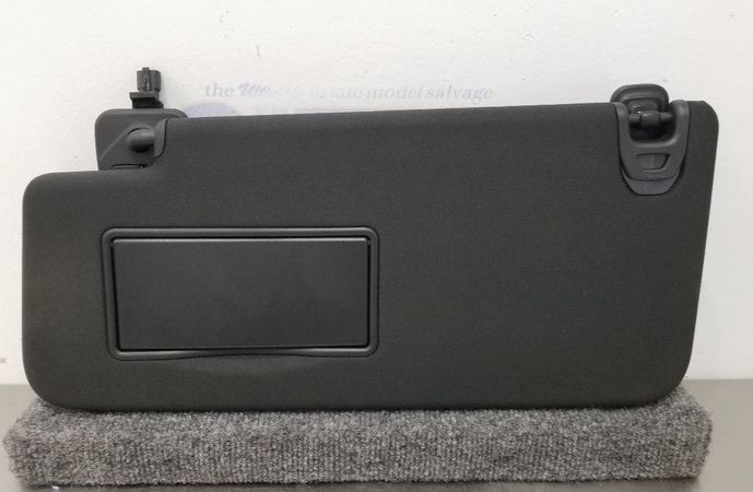 2019-2023 Dodge Ram 1500 Left Driver Side Sun Visor Illumination Black OEM 2019-2023 Dodge Ram 1500 Left Driver Side Sun Visor Illumination Black OEM