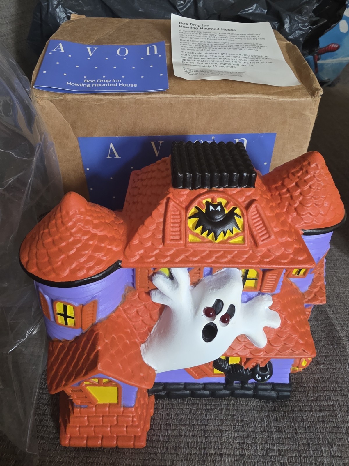 Vintage NOS Halloween Avon Boo Drop Inn Howling Haunted House Lights Eerie Sound Vintage NOS Halloween Avon Boo Drop Inn Howling Haunted House Lights Eerie Sound