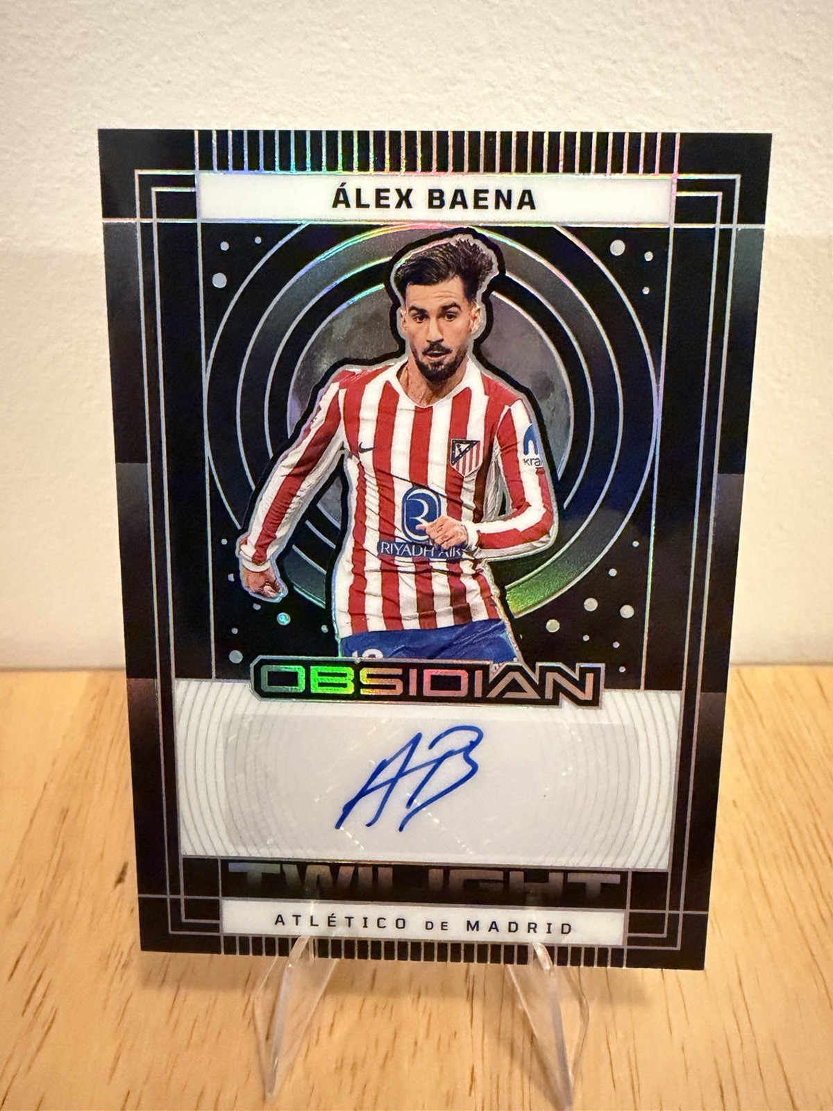 2025-26 Panini Obsidian Alex Baena Twilight Auto /199 TS-ABA 2025-26 Panini Obsidian Alex Baena Twilight Auto /199 TS-ABA