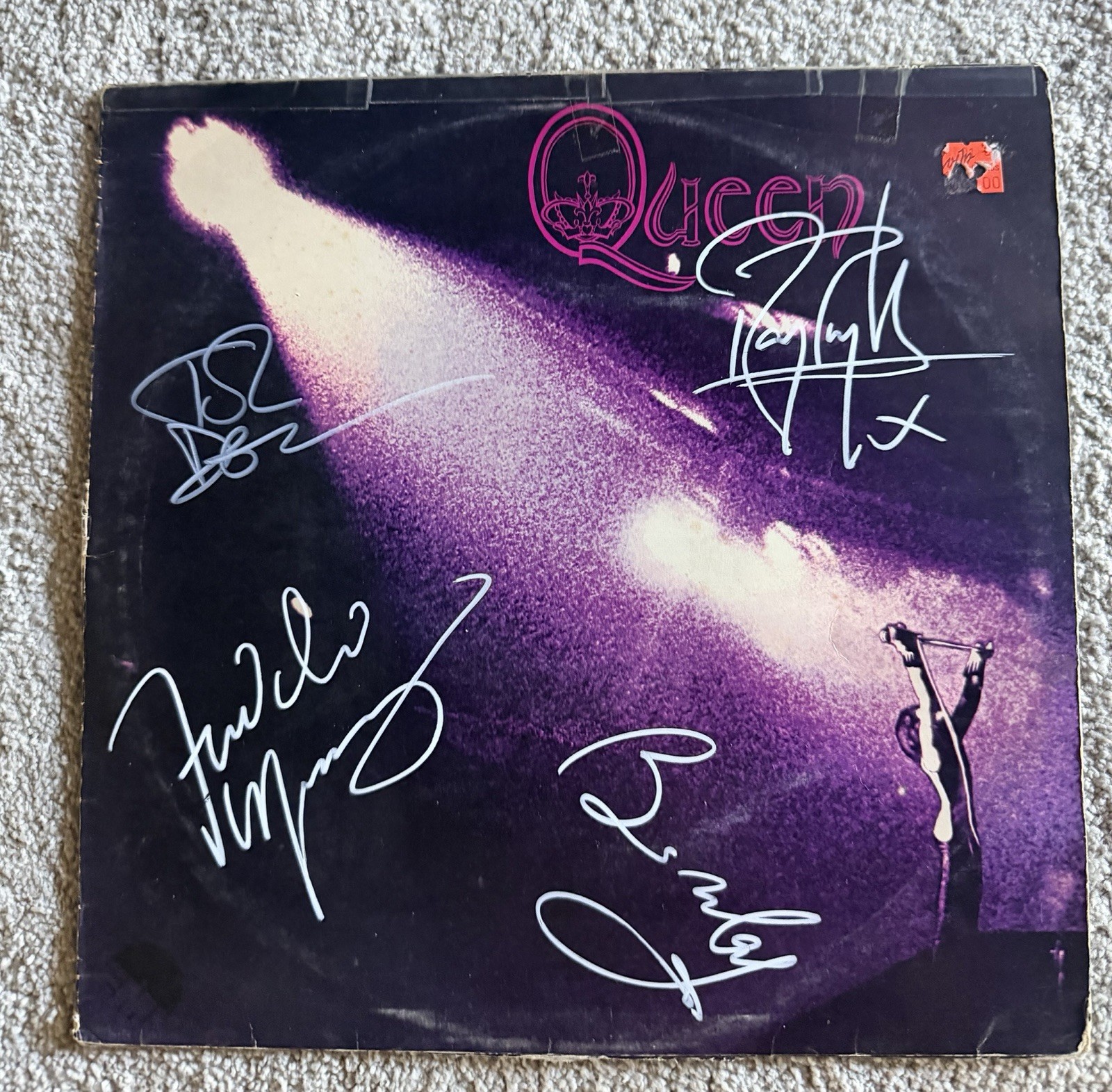 A rare opportunity to own a fully signed Queen album featuring all four members. A rare opportunity to own a fully signed Queen album featuring all four members.